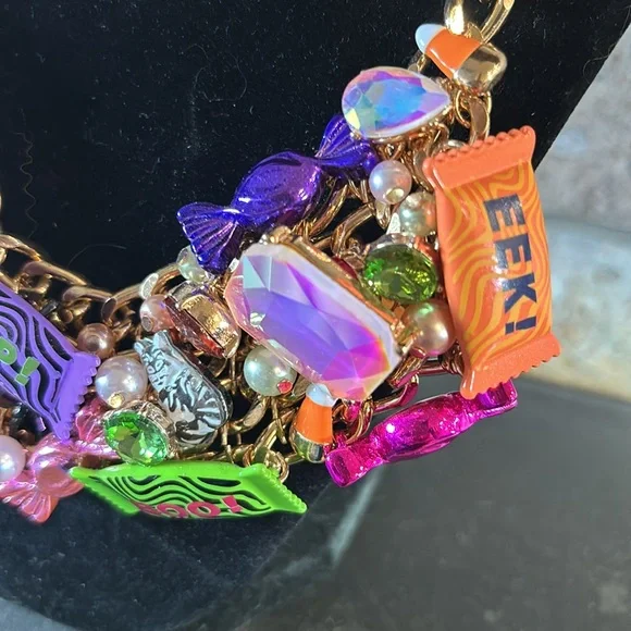 Betsey Johnson Glow in the dark necklace - Picture 3 of 4